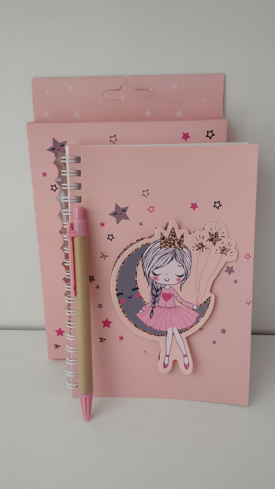 Mini caderno de anotações menina na lua 11,8x16,8 com 38 folhas
